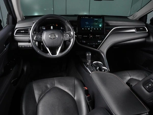 Седан Toyota Camry 2023 года, 3849000 рублей, Красный Пахарь