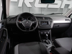 Внедорожник Volkswagen Tiguan 2017 года, 2499000 рублей, Тюмень