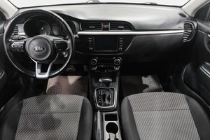Седан Kia Rio 2019 года, 1589000 рублей, Новокузнецк