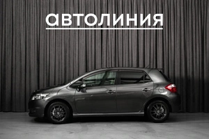 Хетчбэк Toyota Auris 2010 года, 820000 рублей, Красноярск