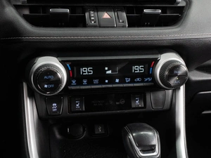 Внедорожник Toyota RAV4 2021 года, 3499000 рублей, Тюмень