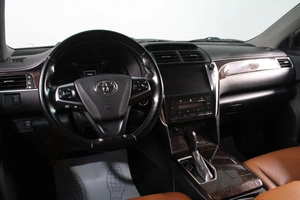 Седан Toyota Camry 2016 года, 2129000 рублей, Сургут