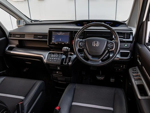 Минивэн Honda Stepwgn Spada 2018 года, 2445000 рублей, Краснодар