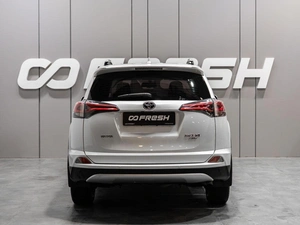 Внедорожник Toyota RAV4 2016 года, 2279000 рублей, Тюмень