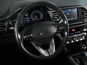 Седан Hyundai Elantra 2019 года, 1729000 рублей, Аксай