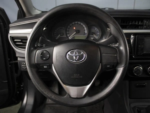 Седан Toyota Corolla 2014 года, 1100000 рублей, Омск