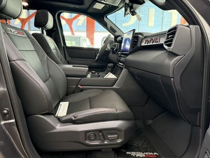 Внедорожник Toyota Sequoia 2025 года, 15000000 рублей, Новоивановское