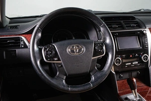 Седан Toyota Camry 2013 года, 1819000 рублей, Сургут