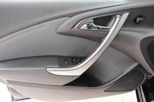 Седан Opel Astra 2014 года, 829000 рублей, Красноярск