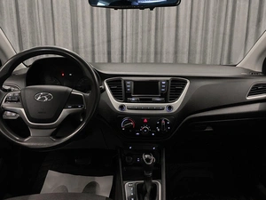 Седан Hyundai Solaris 2017 года, 1070000 рублей, Красноярск