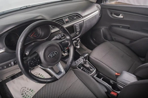 Седан Kia Rio 2018 года, 1379000 рублей, Томск