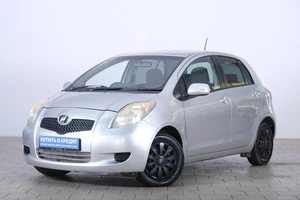 Хетчбэк Toyota Vitz 2010 года, 789000 рублей, Омск