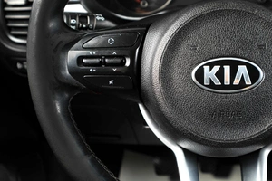 Седан Kia Rio 2018 года, 919000 рублей, Тюмень