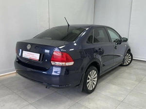 Седан Volkswagen Polo 2015 года, 947000 рублей, Красноярск