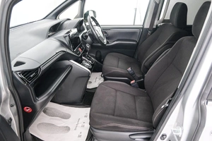 Минивэн Toyota Esquire 2016 года, 2439000 рублей, Красноярск