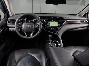 Седан Toyota Camry 2018 года, 2749000 рублей, Тюмень