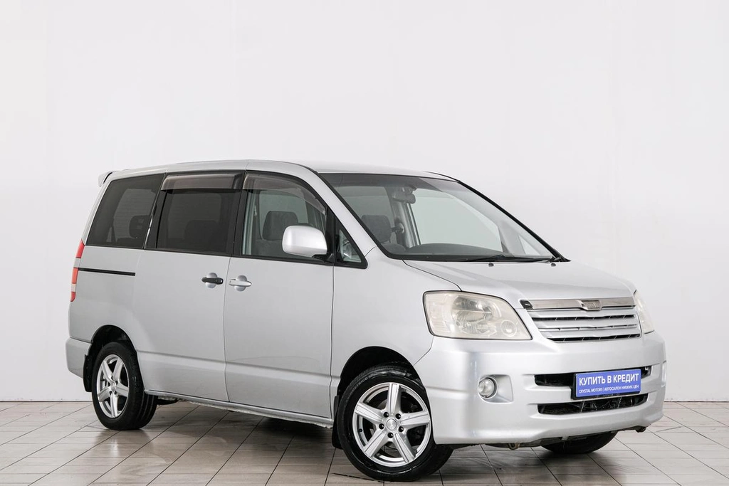 Минивэн Toyota Noah 2003 года, 799000 рублей, Красноярск