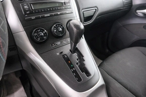 Хетчбэк Toyota Auris 2011 года, 1109000 рублей, Красноярск