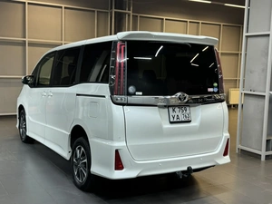 Минивэн Toyota Noah 2020 года, 2297000 рублей, Красноярск