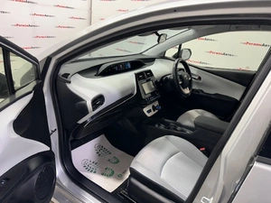 Лифтбек Toyota Prius 2016 года, 1465000 рублей, Красноярск