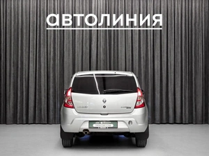 Хетчбэк Renault Sandero 2011 года, 700000 рублей, Красноярск