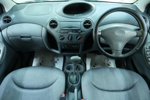 Хетчбэк Toyota Vitz 2000 года, 349000 рублей, Омск