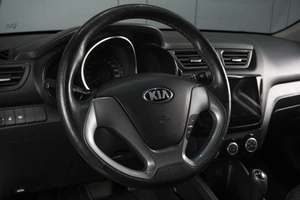Седан Kia Rio 2015 года, 1060000 рублей, Омск