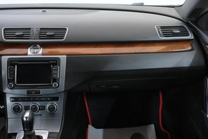 Седан Volkswagen Passat CC 2013 года, 1329000 рублей, Омск