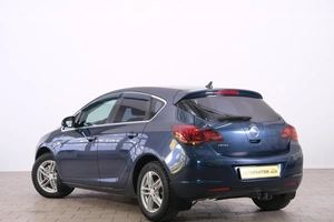 Хетчбэк Opel Astra 2011 года, 779000 рублей, Омск