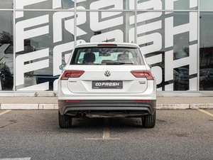 Внедорожник Volkswagen Tiguan 2017 года, 2325000 рублей, Краснодар