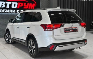 Внедорожник Mitsubishi Outlander 2021 года, 2850000 рублей, Красноярск