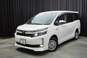 Минивэн Toyota Voxy 2015 года, 1797000 рублей, Красноярск
