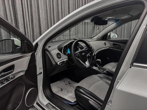 Хетчбэк Chevrolet Cruze 2013 года, 715000 рублей, Красноярск