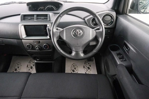 Минивэн Toyota bB 2012 года, 849000 рублей, Красноярск