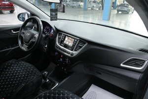Седан Hyundai Solaris 2017 года, 983000 рублей, Солонцы