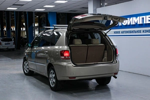 Минивэн Toyota Ipsum 2001 года, 768000 рублей, Солонцы