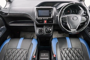 Минивэн Toyota Voxy 2015 года, 1679000 рублей, Красноярск