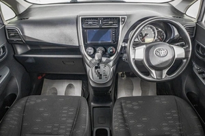 Хетчбэк Toyota Ractis 2015 года, 929000 рублей, Барнаул