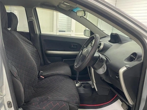 Хетчбэк Toyota Ist 2002 года, 550000 рублей, Ачинск