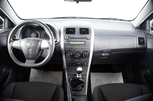Седан Toyota Corolla 2011 года, 839000 рублей, Пермь