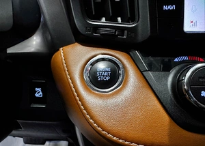 Внедорожник Toyota RAV4 2017 года, 2857000 рублей, Красноярск