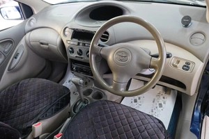 Седан Toyota Platz 2003 года, 399000 рублей, Омск