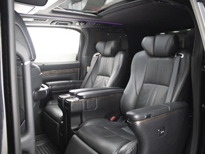 Минивэн Toyota Alphard 2019 года, 6557888 рублей, Омск