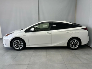 Лифтбек Toyota Prius 2019 года, 2200000 рублей, Красноярск