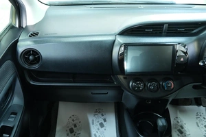 Хетчбэк Toyota Vitz 2019 года, 1059000 рублей, Омск
