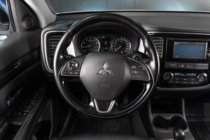 Внедорожник Mitsubishi Outlander 2016 года, 2109000 рублей, Петрозаводск