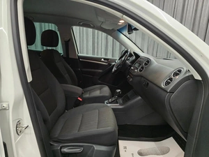 Внедорожник Volkswagen Tiguan 2011 года, 1150000 рублей, Красноярск