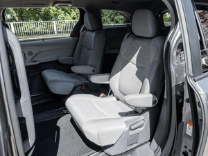 Минивэн Toyota Sienna 2021 года, 3999000 рублей, Ставрополь