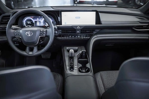 Седан Toyota Crown 2023 года, 6999999 рублей, Москва