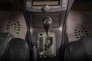 Седан Toyota Avensis 2004 года, 529000 рублей, Томск